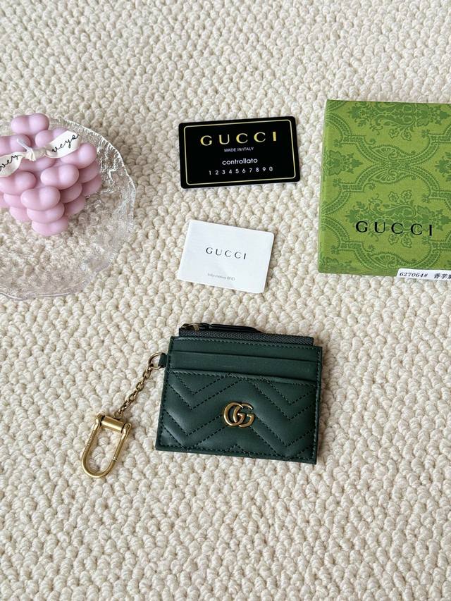 Gucci 卡包 钥匙扣新品上市!牛皮实物实拍! 款号:627064尺寸:宽10 X高7.5X1Cm Gucci 卡包 钥匙扣新品上市!牛皮实物实拍! 款号:627064尺寸:宽10 X高7.5X1Cm