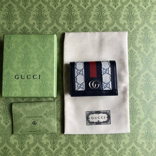 顶配版 顶级 新款到货 原单2018最新款拉链钱包，运用了G的经典Lo设计，越来越耐看的款式，越看越有味道，携带非常方便，设有卡夹，百元大钞轻松放！型号 523