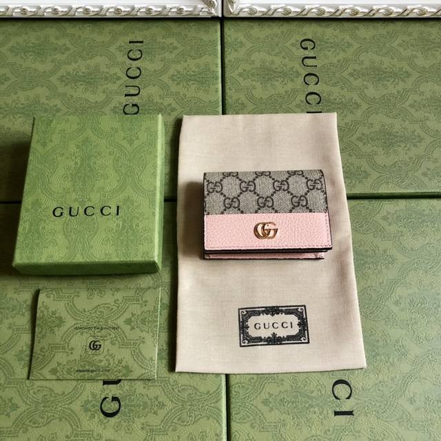 顶配版 顶级 令人欲罢不能的美包你收了吗？Gg Marmont系列，优雅精巧的设计可是俘获了不少少女的芳心！同时也是全球达人必备的百搭单品！超级赞！型号：658