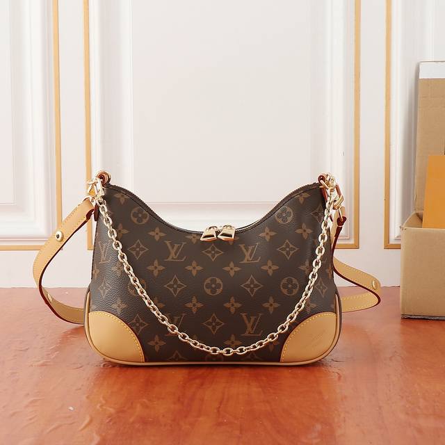 仿原单 Boulogne 手袋取材经典 Monogram 帆布,配有双拉链和可容纳 Iphone 12 Pro 手机的宽敞内贴袋。可调节肩带实现斜挎或肩背,取下 仿原单 Boulogne 手袋取材经典 Monogram 帆布,配有双拉链和可容纳 Iphone 12 Pro 手机的宽敞内贴袋。可调节肩带实现斜挎或肩背,取下