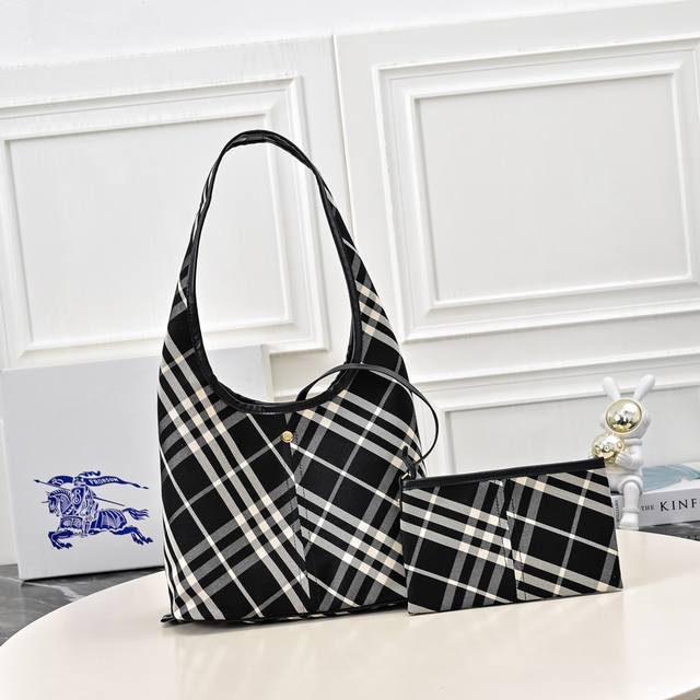 B家最新柔软立挺的肩背包，选用棉质斜纹面料打造。于意大利工坊匠制而成，装饰精纺B家专属格纹。采用无内讨设计，质地轻盈。融入光滑小牛皮饰边，搭配可拆式拉链收纳袋。