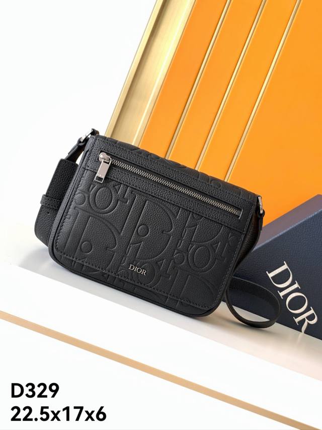 斜挎包型号:原单D329#全皮,顶级原单货专柜休闲时尚斜挎包流行款,高端大气,时尚有品味,原单专用高端头层牛皮,专柜标准布,超级实用,打上专柜Logo五金配件, 斜挎包型号:原单D329#全皮,顶级原单货专柜休闲时尚斜挎包流行款,高端大气,时尚有品味,原单专用高端头层牛皮,专柜标准布,超级实用,打上专柜Logo五金配件,