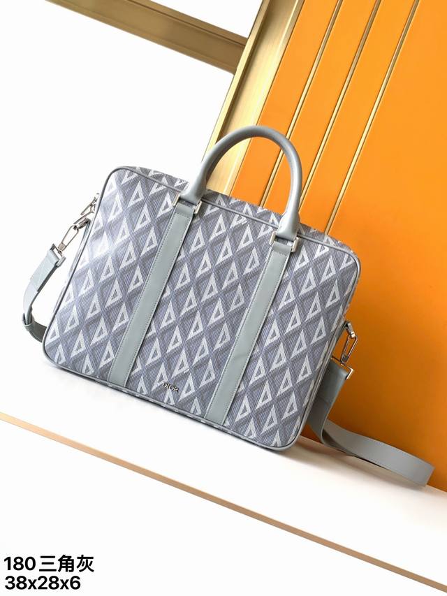 公文包,型号:180#灰格,顶级原单货专柜休闲时尚双肩背包,高端大气,时尚有品味,原单专用高端防水布配头层牛皮,专柜标准布,超级实用,打上专柜Logo五金配件, 公文包,型号:180#灰格,顶级原单货专柜休闲时尚双肩背包,高端大气,时尚有品味,原单专用高端防水布配头层牛皮,专柜标准布,超级实用,打上专柜Logo五金配件,