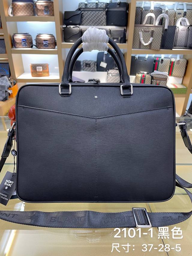 公文包型号:2101-1#顶级原单货万宝龙西班牙纹牛皮,光泽好上档次,高纤维布裡,专柜五金配件,质量超赞。尺寸:37X5X28------ 公文包型号:2101-1#顶级原单货万宝龙西班牙纹牛皮,光泽好上档次,高纤维布裡,专柜五金配件,质量超赞。尺寸:37X5X28------