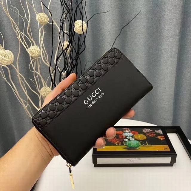 古奇 原单 钱包 型号 6067小号拉链钱包 尺寸 21-10-2.5 Cm 颜色 黑色 高端品质 材质 新年新款原厂进口头层牛皮正宗进口Ykk标志五金及拉链材