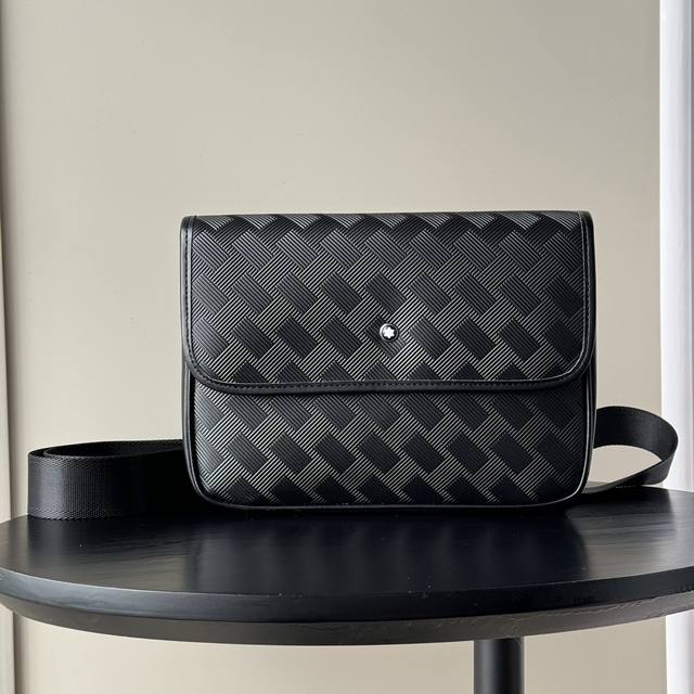 顶级专柜老鼠高端狠货最新火爆款万宝龙手拿单肩斜挎包大量出货啦,叫嚣专柜货顶级原单货纸上谈兵吹牛皮的咱不会,请让狠货说话。款式可以复制抄袭,材料做工骗不了懂的人。 顶级专柜老鼠高端狠货最新火爆款万宝龙手拿单肩斜挎包大量出货啦,叫嚣专柜货顶级原单货纸上谈兵吹牛皮的咱不会,请让狠货说话。款式可以复制抄袭,材料做工骗不了懂的人。