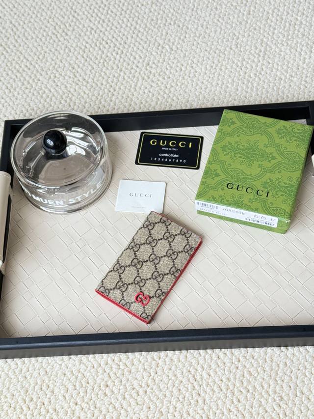 Gucci 男士休闲口袋夹 实物实拍!768249啡蓝 啡红 啡绿 啡黄 黑Pvc 尺寸:宽7.5X高12Cm Gucci 男士休闲口袋夹 实物实拍!768249啡蓝 啡红 啡绿 啡黄 黑Pvc 尺寸:宽7.5X高12Cm