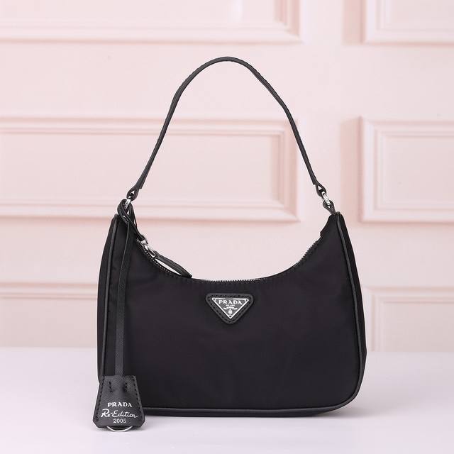Prada-普拉达最新款手提包 腋下包官网同步 采用原版进口防水布料配原版五金 做工细节精致 手感舒服 代工 原版品质尺寸:22.16.6Cm Prada-普拉达最新款手提包 腋下包官网同步 采用原版进口防水布料配原版五金 做工细节精致 手感舒服 代工 原版品质尺寸:22.16.6Cm