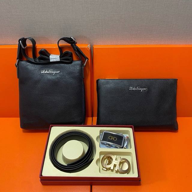 组合 菲拉格慕Ferragamo 头层皮质组合礼盒包装腰带俩款包包超级组合 公文包包是很实用的选择。手提包日常是非常适合的。 双扣皮带:头层皮质带身搭配3.5C 组合 菲拉格慕Ferragamo 头层皮质组合礼盒包装腰带俩款包包超级组合 公文包包是很实用的选择。手提包日常是非常适合的。 双扣皮带:头层皮质带身搭配3.5C