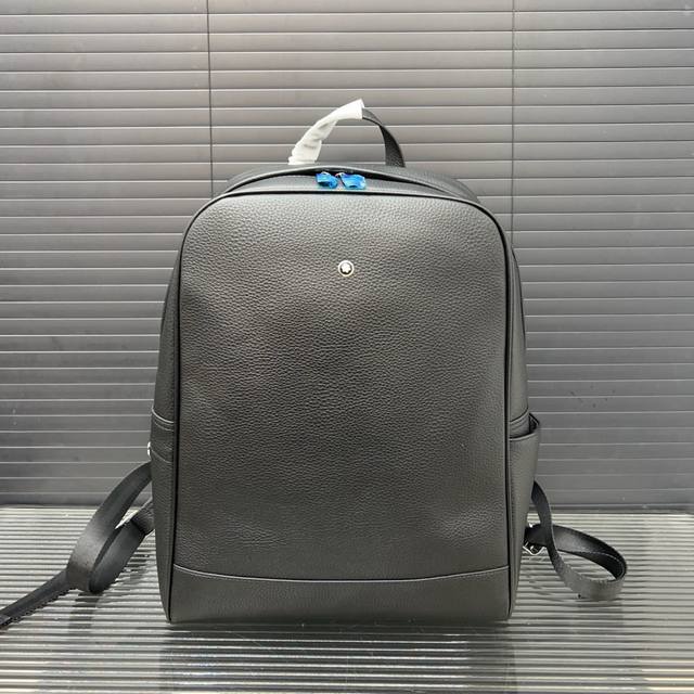 HermèS 万宝龙 牛皮男包双肩包 背包 书包 电脑包 采用精湛镶嵌细工 经典百搭 实物拍摄 原厂原版面料 配送防尘袋 30 X 40Cm。