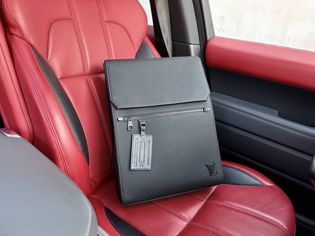 高端货 新款 “Louis Vuitton ”Lv双肩包 路易威登双肩包 M21367 Louis Vuitton Fastline Flap 牛皮革 邮差包书