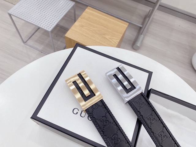 古奇 。 3.8厘米 火遍全球的针扣爆款带身采用牛皮 精心制作贵气而充满活力的品牌设计风格一针一线专业师傅全新打造用完美搭配功力 衬托出你独特的个性.尽显飞扬洒 古奇 。 3.8厘米 火遍全球的针扣爆款带身采用牛皮 精心制作贵气而充满活力的品牌设计风格一针一线专业师傅全新打造用完美搭配功力 衬托出你独特的个性.尽显飞扬洒