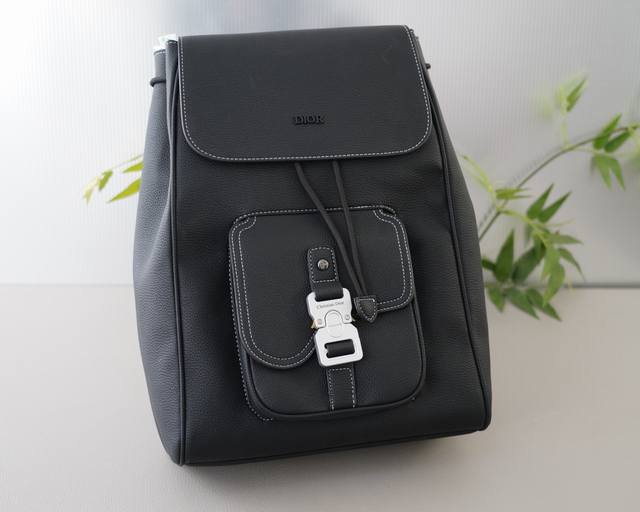 迪奥 官网同步 高版本 原厂双肩背包 不要错过 全原单牛皮制作 品质极好 超大容量 非市面普通货 来自贸易公司的狠货.. 强调一下 原厂 一直是抢爆的款式 专柜 迪奥 官网同步 高版本 原厂双肩背包 不要错过 全原单牛皮制作 品质极好 超大容量 非市面普通货 来自贸易公司的狠货.. 强调一下 原厂 一直是抢爆的款式 专柜