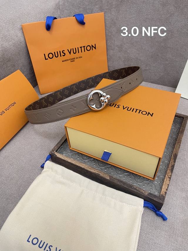 Lv 路易威登 3.0Cm双面腰带 专柜品质双面进口小牛皮,可双面使用.纯铜五金扣。配件深受品牌辉煌的经典设计所影响,得以重新诠释 支持专柜芯片防伪感应验证 Lv 路易威登 3.0Cm双面腰带 专柜品质双面进口小牛皮,可双面使用.纯铜五金扣。配件深受品牌辉煌的经典设计所影响,得以重新诠释 支持专柜芯片防伪感应验证