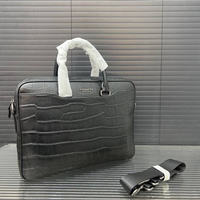 Coach 蔻驰 公文包Beckett 37 手提包 男士电脑背包 休闲百搭斜挎包 实物拍摄 配送防尘袋 38 X 27 Cm。 Coach 蔻驰 公文包Beckett 37 手提包 男士电脑背包 休闲百搭斜挎包 实物拍摄 配送防尘袋 38 X 27 Cm。