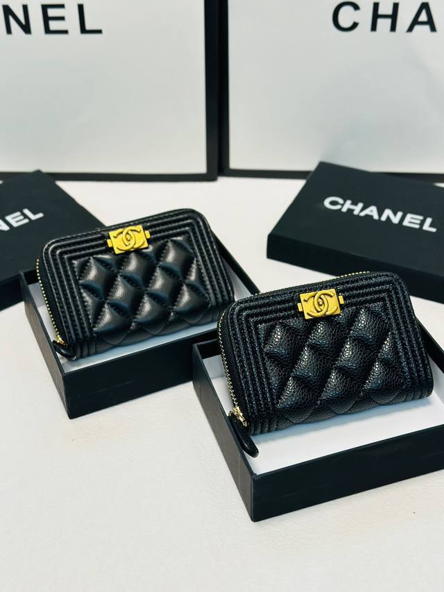 颜色 黑尺寸 10X5Cf卡包对版,小红书主推款,羊皮金扣五金内带编码,高版本全套礼盒包装,现货 颜色 黑尺寸 10X5Cf卡包对版,小红书主推款,羊皮金扣五金内带编码,高版本全套礼盒包装,现货