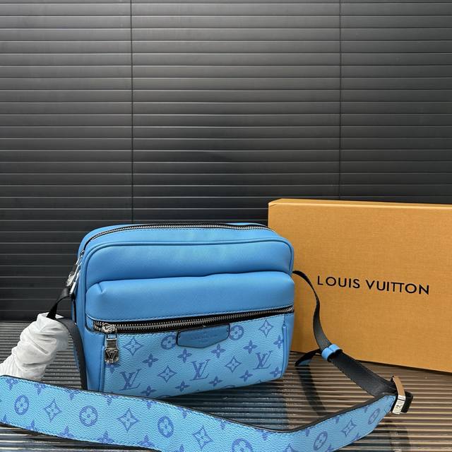 Louisvuitton 路易威登 Outdoor 邮差包 男女通用单肩斜挎包 经典百搭 实物拍摄 原厂原版面料 配送防尘袋 礼盒 25 X 18 Cm。