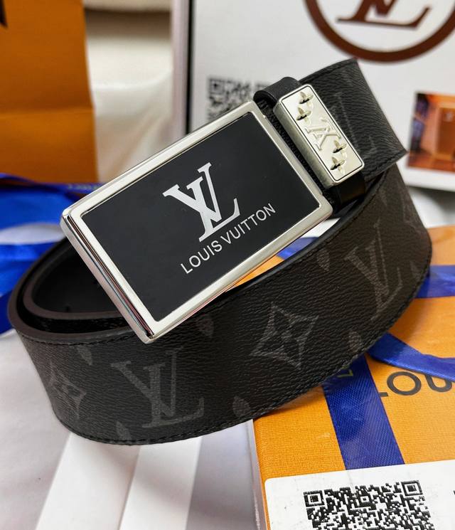 皮带：Lv.路易威登顶级复刻- 腰带：原单品质百分百进口头层牛皮，保证真皮。雕花镂空工艺.真空电镀.永不掉色.24K纯钢扣头层老花，黑格，棕格，黑花，格仔系列，