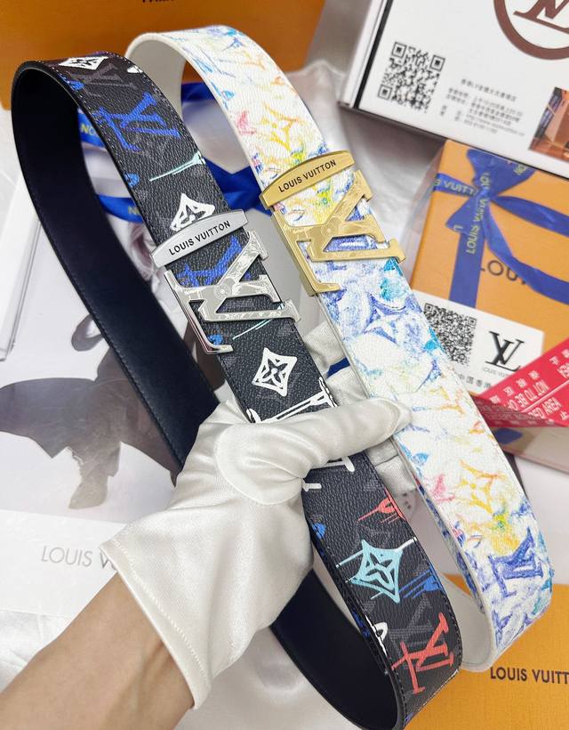 皮带：Lv..路易..威登顶级复刻- 腰带：原单品质百分百进口原厂头层牛皮，保证真皮。雾面雕花设计工艺.真空电镀.永不掉色.24K纯钢扣头层小牛皮涂鸦手绘油画系