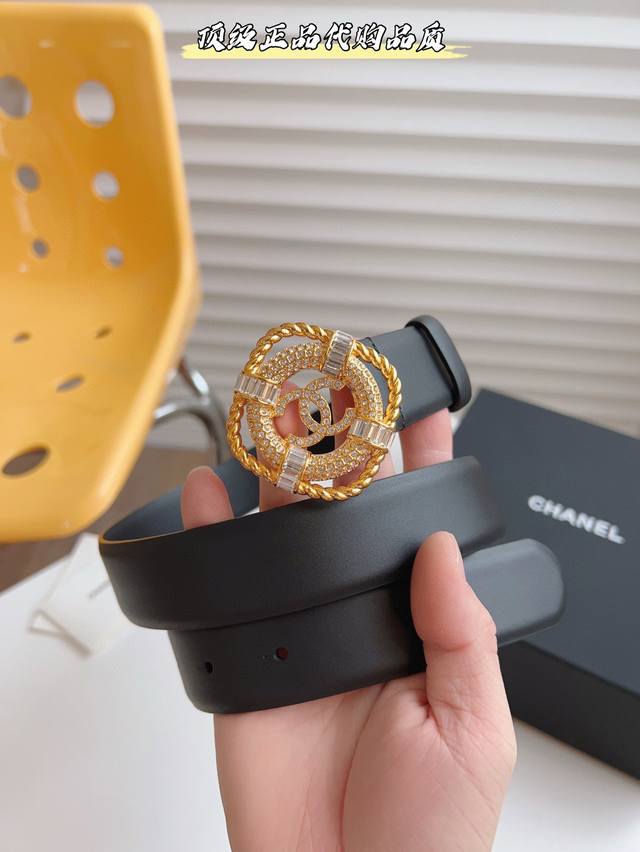 广州工厂直发 香奈 被称为“时尚之母”在人们心中，不仅是个优雅的品牌，更是一种自信、独立、现代的新女性标志；腰带设计风格：时尚休闲易搭配各类服饰。产品采用头层小