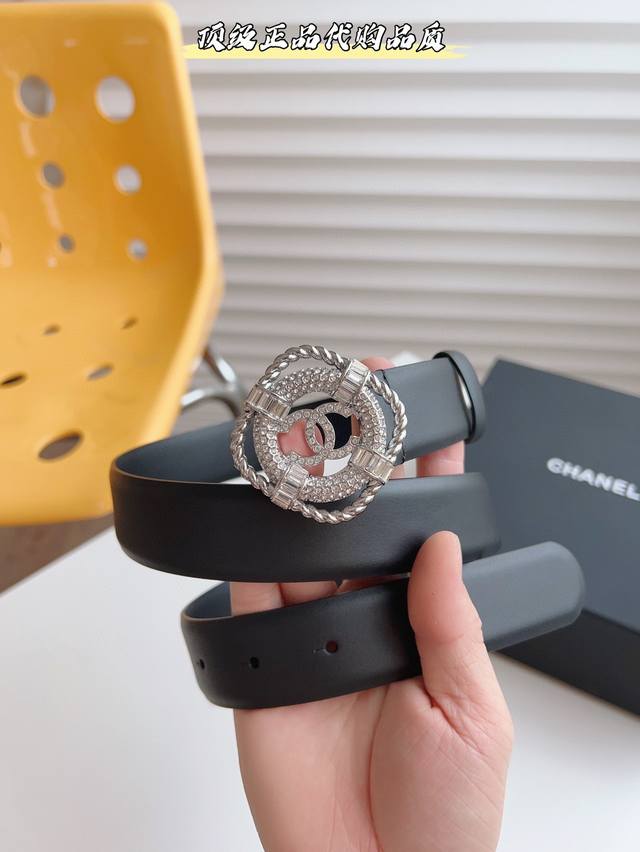 广州工厂直发 香奈 被称为“时尚之母”在人们心中,不仅是个优雅的品牌,更是一种自信、独立、现代的新女性标志;腰带设计风格:时尚休闲易搭配各类服饰。产品采用头层小 广州工厂直发 香奈 被称为“时尚之母”在人们心中,不仅是个优雅的品牌,更是一种自信、独立、现代的新女性标志;腰带设计风格:时尚休闲易搭配各类服饰。产品采用头层小