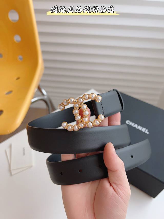 广州工厂直发 香奈 被称为“时尚之母”在人们心中，不仅是个优雅的品牌，更是一种自信、独立、现代的新女性标志；腰带设计风格：时尚休闲易搭配各类服饰。产品采用头层小