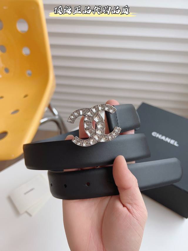 广州工厂直发 香奈 被称为“时尚之母”在人们心中，不仅是个优雅的品牌，更是一种自信、独立、现代的新女性标志；腰带设计风格：时尚休闲易搭配各类服饰。产品采用头层小