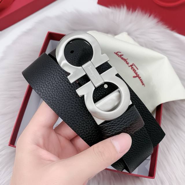 菲拉格慕Ferragamo 原单35Mm 带身采用进口牛皮 原厂定制 新款专用，扣头采用精品纯铜扣，正品开版。专营专柜款。