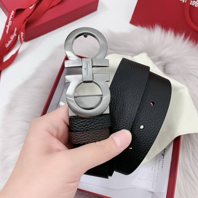 菲拉格慕Ferragamo 原单35Mm 带身采用进口牛皮 原厂定制 新款专用，扣头采用精品纯铜扣，正品开版。专营专柜款。