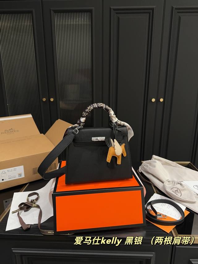 尺寸25 爱马仕 凯莉Kelly 黑银 两根肩带 当之无愧的百搭之王 尺寸25 爱马仕 凯莉Kelly 黑银 两根肩带 当之无愧的百搭之王