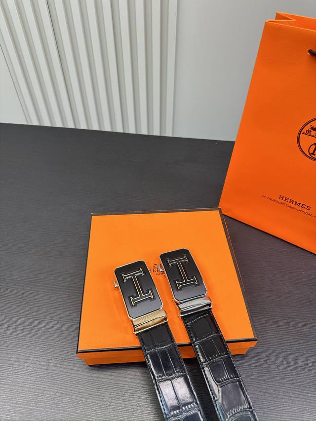 升级版 爱马仕! !高版本! 腰带 嘿哈 原单牛皮皮带~热门款 皮带里面最火的啦~质量很好 全套包装!五金绝对不褪色 皮带头和专柜一样的哦~ 配礼盒手提袋发票 升级版 爱马仕! !高版本! 腰带 嘿哈 原单牛皮皮带~热门款 皮带里面最火的啦~质量很好 全套包装!五金绝对不褪色 皮带头和专柜一样的哦~ 配礼盒手提袋发票