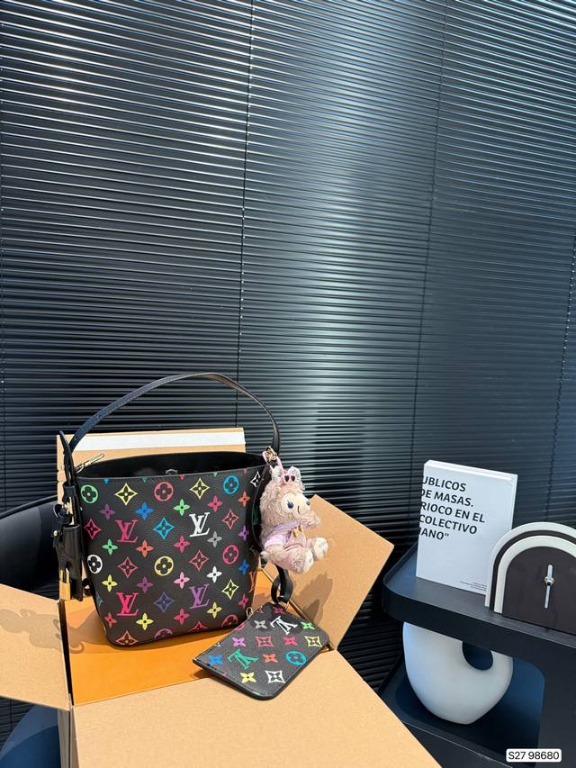 配飞机盒折叠盒子Lv All In Bb水桶包 Lv尤物人间白三彩真漂亮啊白三彩系列每一只都值得收藏,又可以搭配俏皮可爱下次想试试洒脱一点穿搭彩色老花 五彩缤纷 配飞机盒折叠盒子Lv All In Bb水桶包 Lv尤物人间白三彩真漂亮啊白三彩系列每一只都值得收藏,又可以搭配俏皮可爱下次想试试洒脱一点穿搭彩色老花 五彩缤纷