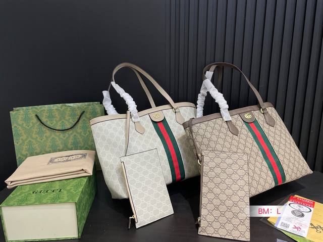 原版品质 精工制作Gucci 古奇 24新配色 燕麦色 Tote包 购物袋 男女同款 注意细节 这款购物袋将标志性图案与经典印花相结合这种经典搭配表现了对Guc 原版品质 精工制作Gucci 古奇 24新配色 燕麦色 Tote包 购物袋 男女同款 注意细节 这款购物袋将标志性图案与经典印花相结合这种经典搭配表现了对Guc