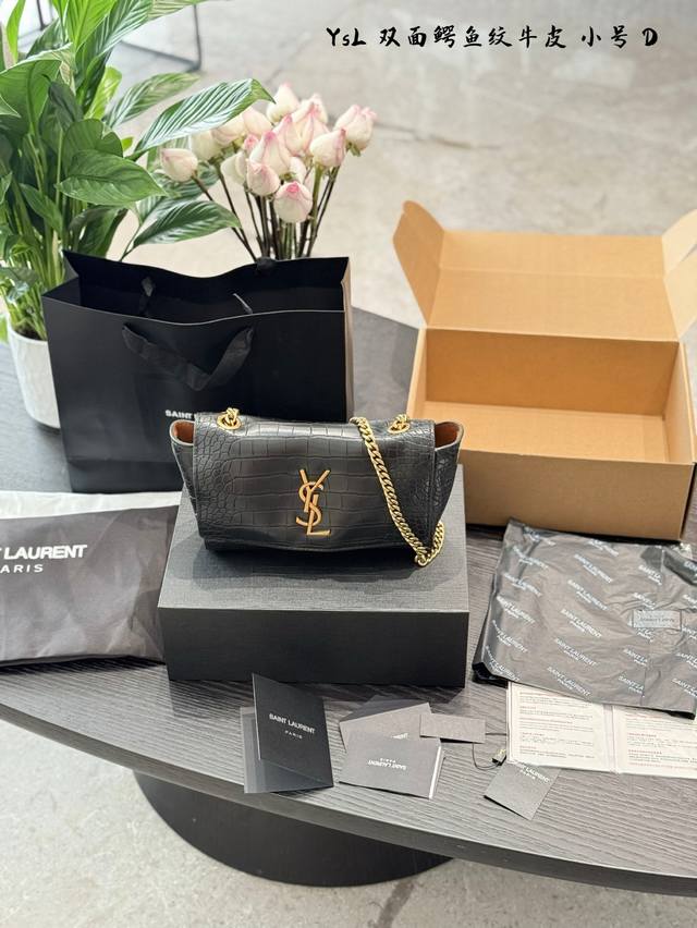 Ysl雙面Kate 黑棕色顏值和性價比太絕了啊 包包是兩面可用的~雙倍快樂很划算 無論是日常通勤還是出席約會都很合適鏈條可多種背法,可手拿、單肩、斜挎,帥氣迷人 Ysl雙面Kate 黑棕色顏值和性價比太絕了啊 包包是兩面可用的~雙倍快樂很划算 無論是日常通勤還是出席約會都很合適鏈條可多種背法,可手拿、單肩、斜挎,帥氣迷人