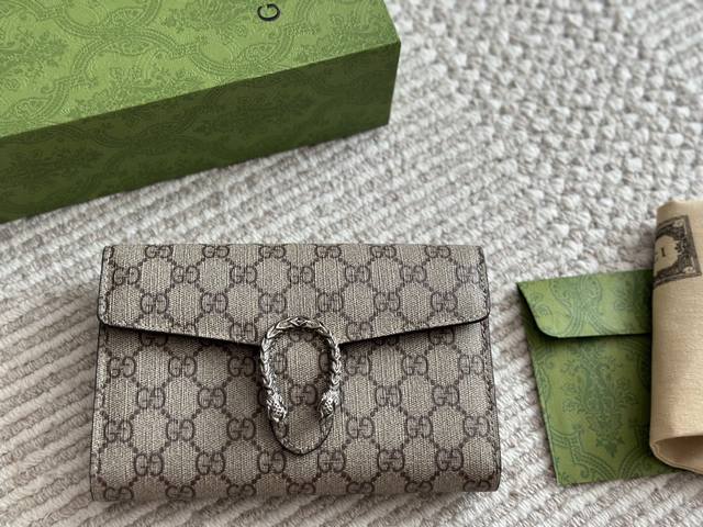 配盒 Size:20*14Cm Gg 牛皮 迷你 链条包 配链条 又是一枚小可爱! 配盒 Size:20*14Cm Gg 牛皮 迷你 链条包 配链条 又是一枚小可爱!