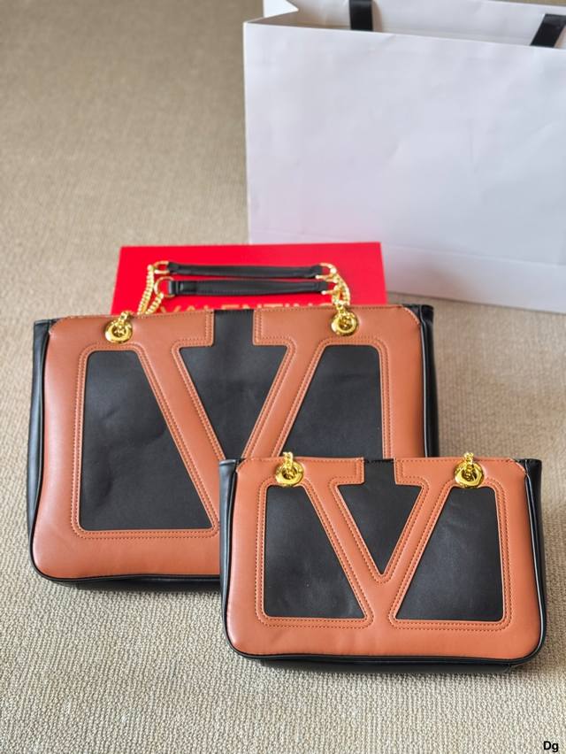 王诗龄同款Valentino Viva Superstar 华伦天奴 单肩包 很有复古的感觉 高级又不失优雅 超有氛围感 通勤 休闲 约会通通可搭 尺寸大号37 王诗龄同款Valentino Viva Superstar 华伦天奴 单肩包 很有复古的感觉 高级又不失优雅 超有氛围感 通勤 休闲 约会通通可搭 尺寸大号37