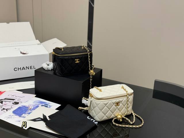 配折叠盒飞机盒 升级品质 Size:17.11Cm Chane 香奈儿 手柄化妆小盒子 出街打开能补妆 关上能拗造型 配折叠盒飞机盒 升级品质 Size:17.11Cm Chane 香奈儿 手柄化妆小盒子 出街打开能补妆 关上能拗造型