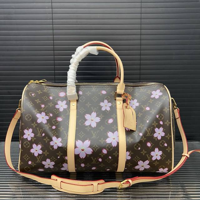 P210 Louisvuitton 路易威登 Keepall 旅行袋 单肩斜挎手提包袋 男女通用机场包 实物拍摄 原厂面料 规格 45 Cm。 P210 Louisvuitton 路易威登 Keepall 旅行袋 单肩斜挎手提包袋 男女通用机场包 实物拍摄 原厂面料 规格 45 Cm。
