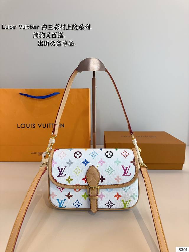 P160配礼盒 L家 Diane 联名白三彩法棍手袋 定制老花面料搭配深色树膏皮 配置两条肩带 今天的快乐是法棍给的！ 搜索 Lv 法棍 原单品质 尺寸：23*