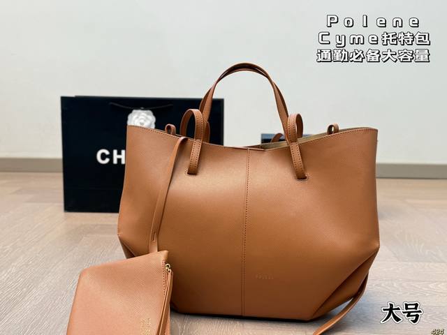 大号 P160 玫瑰的故事 Polene Cyme托特包 刘亦菲在玫瑰的故事 中，以Polene Cyme Mini 驼色托特包搭配黑白套装，打造日常穿搭的随性