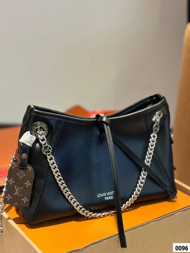 新品 P290 配盒 升级版 Size:25*18Cm Carryall Bb来袭 新款链条拼接肩带 L家 最强者Carryall, 可爱休闲都Ok哈 Car 新品 P290 配盒 升级版 Size:25*18Cm Carryall Bb来袭 新款链条拼接肩带 L家 最强者Carryall, 可爱休闲都Ok哈 Car