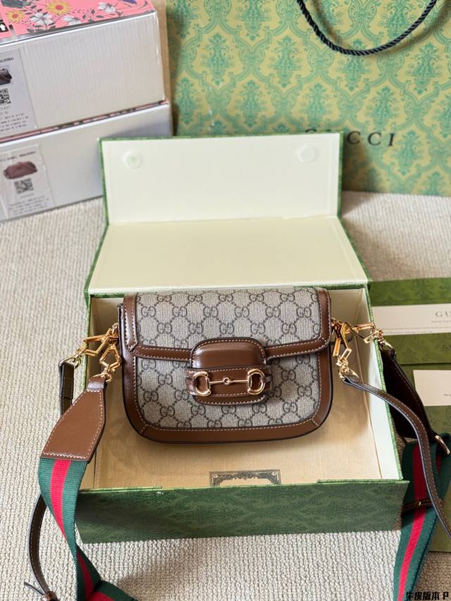 牛皮版本 P210 升级款 原版飞机礼盒包装 一个包搭配2条肩带！ 完全是新风格！ 第一条是当下大火的老花织带 第二条是干练的皮肩带 貌美如花的1955 Gg