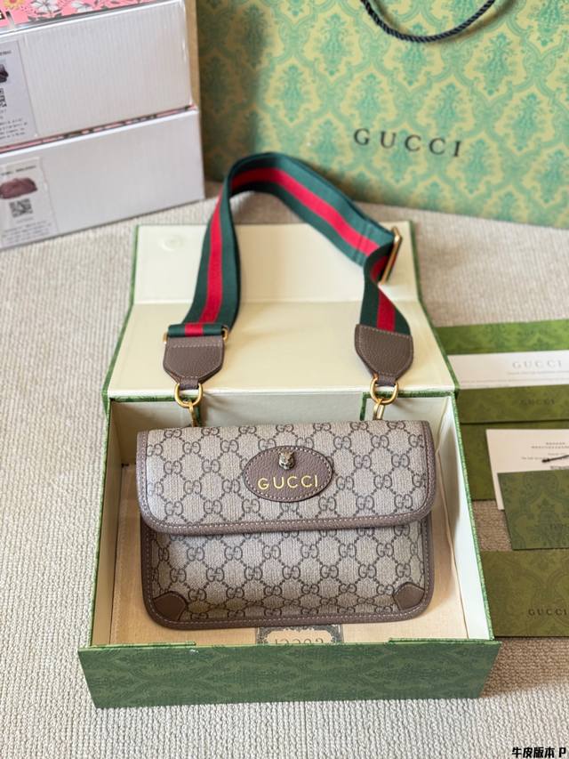 牛皮版本 四扣 P180 原版牛皮 原单顶级版 虎头腰包 胸包 男女同款 最新系列 配原版乌木色牛皮～这个款复古韵味特别浓，对版肩带 ，原版内里 上身效果也超赞