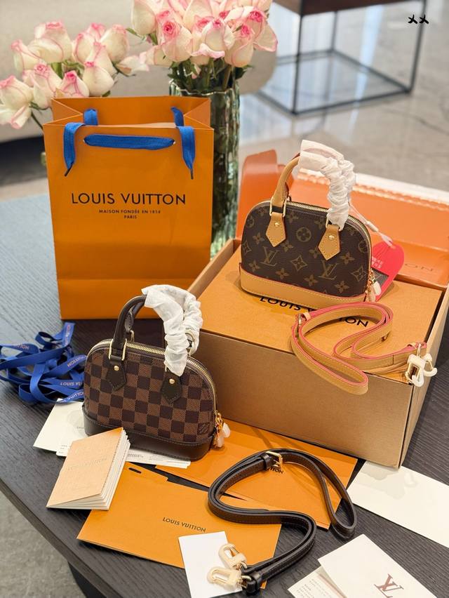 P260 Lv Valmabb贝壳包原版高品质包包这款Retiro手袋以标志性的老花面料制成经典永恒。优雅低调的外形设 计和宽敞的包身更加入了实用性。使用说明: