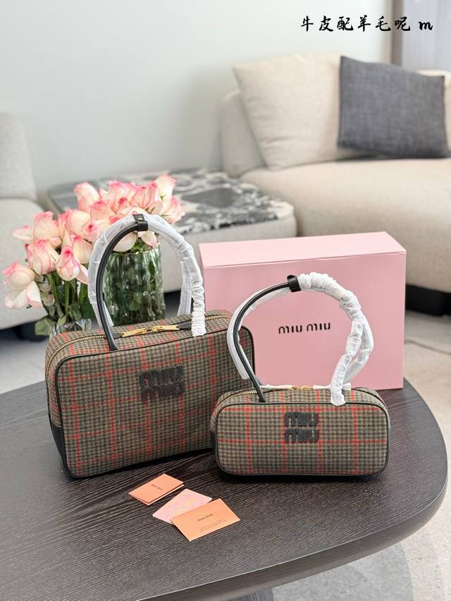 Miumiu千鸟格纹 P240 P280 种草 风靡英国的图案究竟有何魅力 9月5日至17日, Miu Miu在.上海国金中心中庭的限时快闪店里,先行发售了秋冬 Miumiu千鸟格纹 P240 P280 种草 风靡英国的图案究竟有何魅力 9月5日至17日, Miu Miu在.上海国金中心中庭的限时快闪店里,先行发售了秋冬