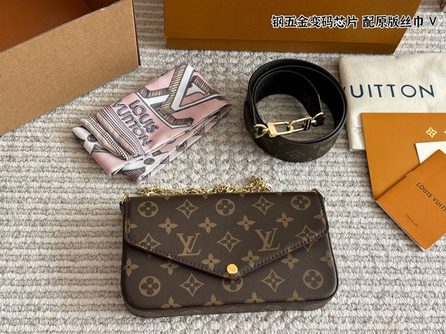 230 配盒 五金升级 配丝巾钢五金 Size：22*13Cm L家 三件套 最好用最方便的一款 三合一包包 质量全面升级 原版布内里 全套包装. 配置两条肩带