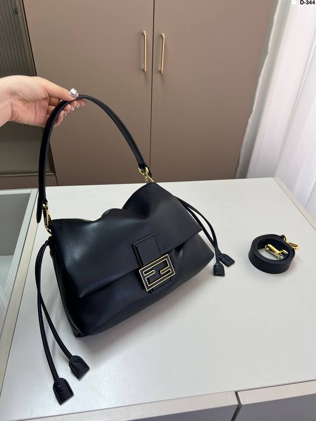 P250 Fendi芬迪最新法棍 实在太好看啦 手提斜挎都好看 D-344尺寸26×18