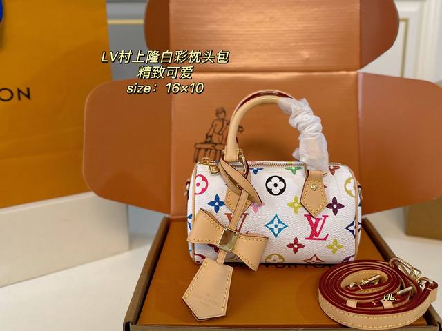 p210 16Cm（折叠盒飞机盒） size：16×10 lv 路易威登Speedy Nano白彩村上隆迷你枕头包 新款的肩带可以调节拆卸； 线条精致，小巧轻便