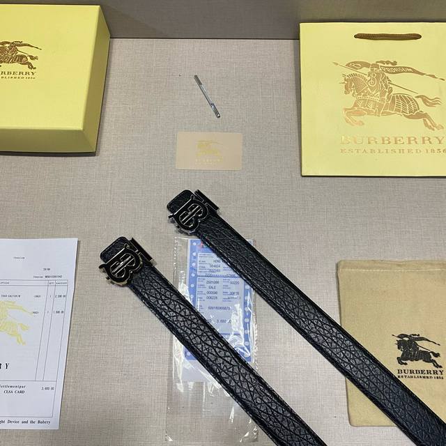 burberrry 巴宝莉 Tb专属标识图案 采用百搭设计 搭配精美的Thomas Burberry灵感专属标识扣 宽3.8Cm 简单大方 P120