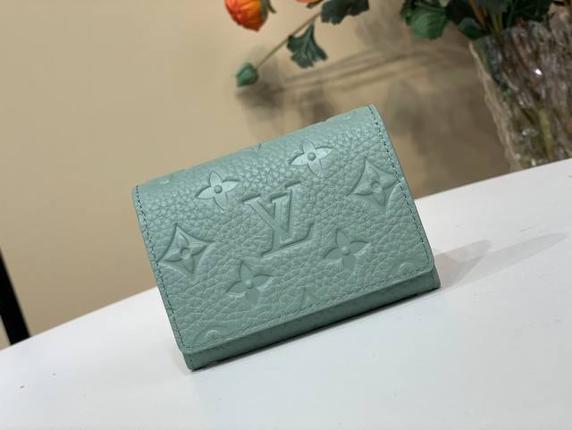 顶级原单复刻独家实拍 Envelope 名片夹 钱夹 M13891 灰绿色 压花 本款 Envelope 名片夹取材粒面 Monogram 压纹 Taurill